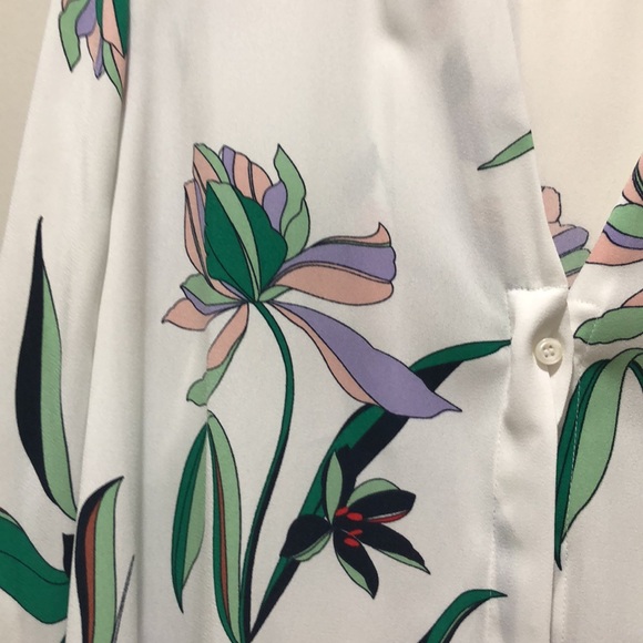 Halogen spring blouse.  Beautiful print and colors - Picture 2 of 6